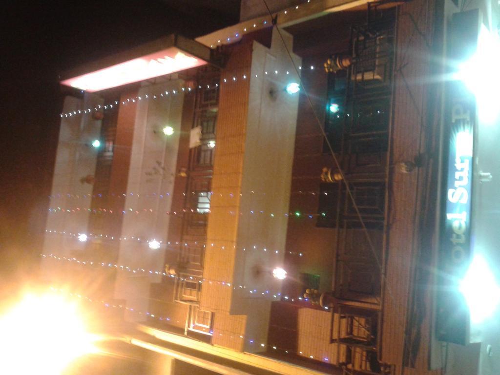 Hotel Surya Plaza Yeni Delhi Dış mekan fotoğraf