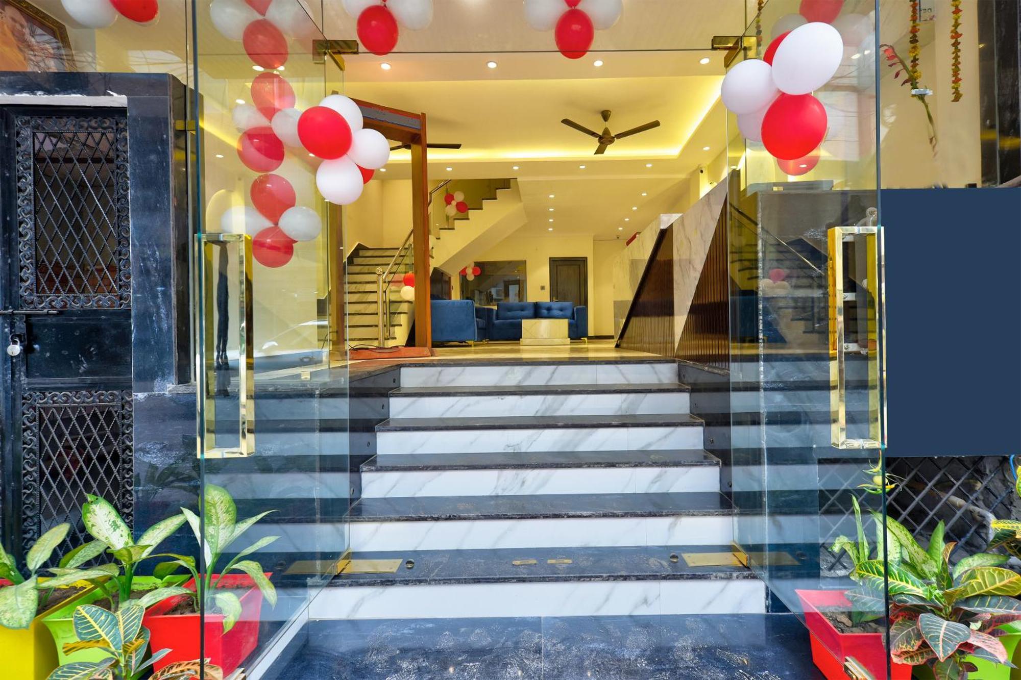 Hotel Surya Plaza Yeni Delhi Dış mekan fotoğraf