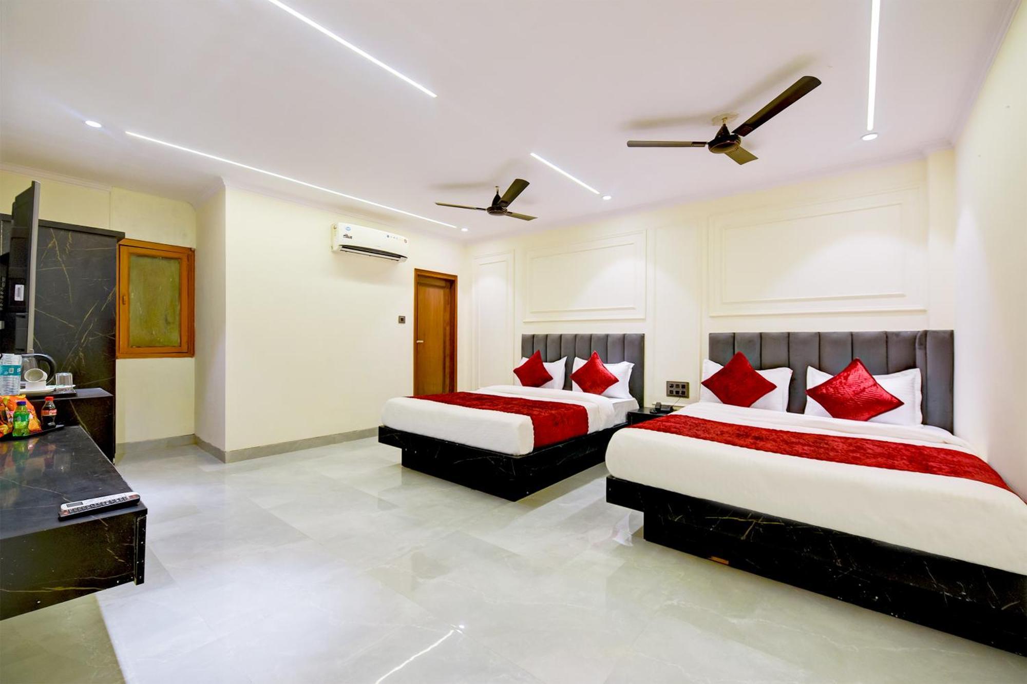 Hotel Surya Plaza Yeni Delhi Dış mekan fotoğraf