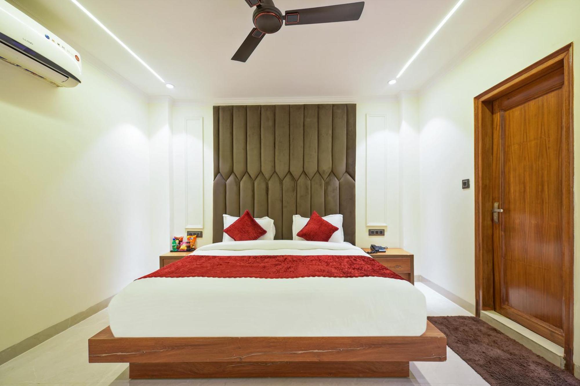 Hotel Surya Plaza Yeni Delhi Dış mekan fotoğraf