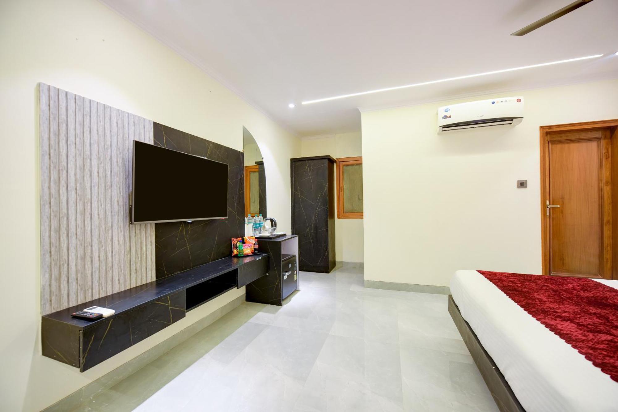 Hotel Surya Plaza Yeni Delhi Dış mekan fotoğraf