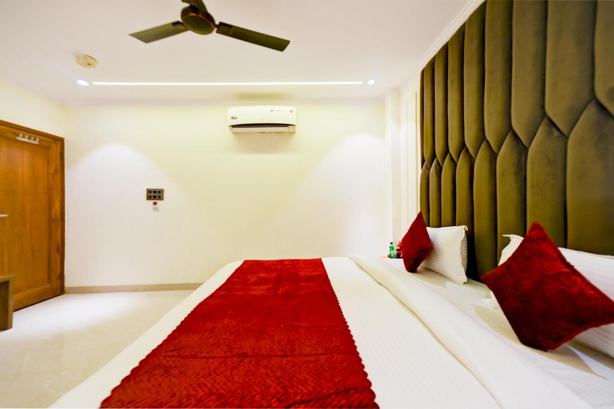 Hotel Surya Plaza Yeni Delhi Dış mekan fotoğraf