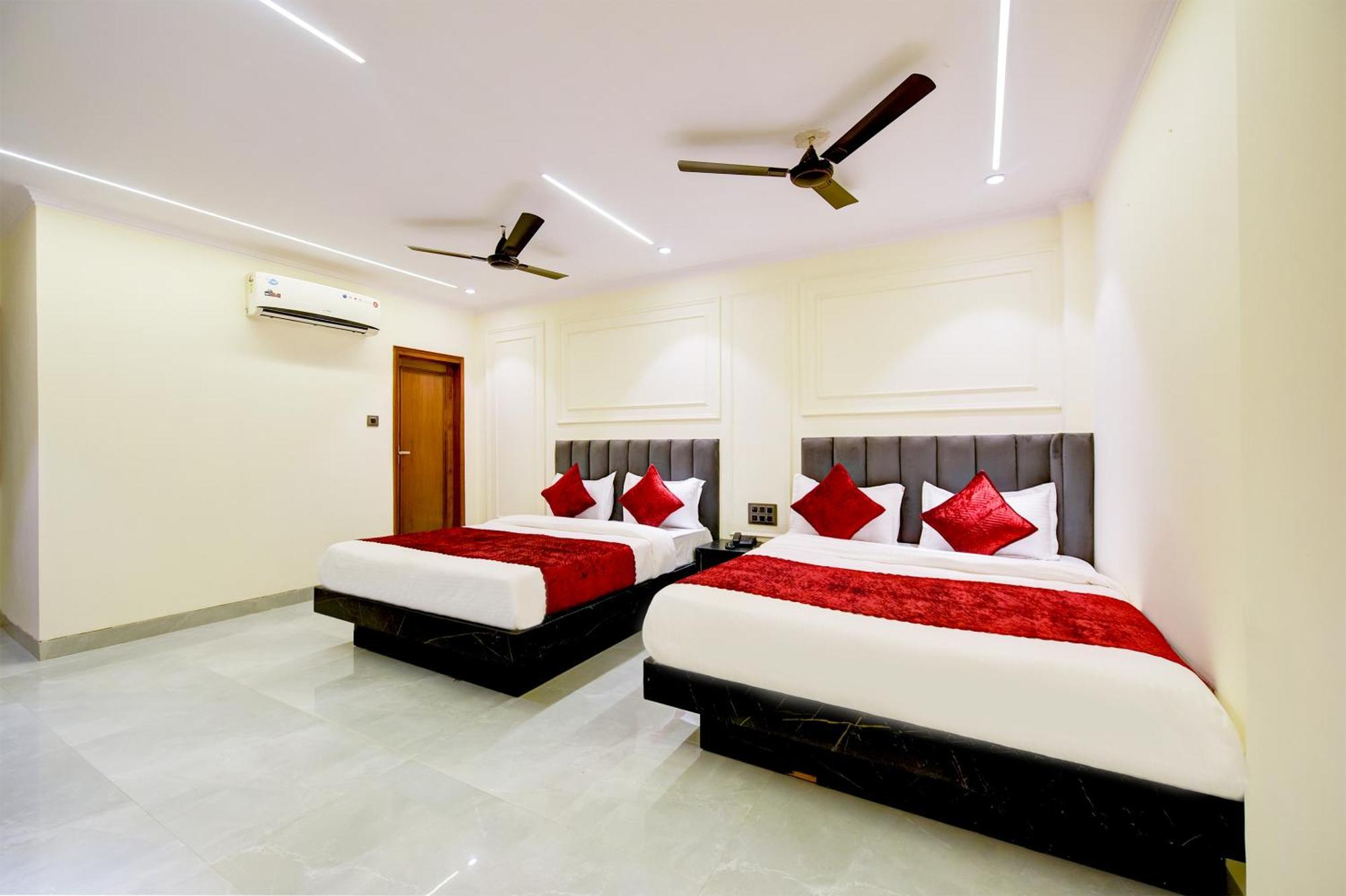 Hotel Surya Plaza Yeni Delhi Dış mekan fotoğraf