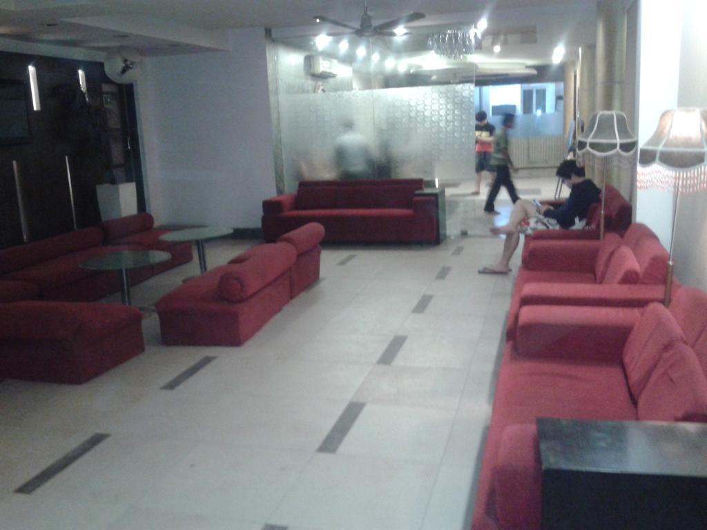 Hotel Surya Plaza Yeni Delhi Dış mekan fotoğraf