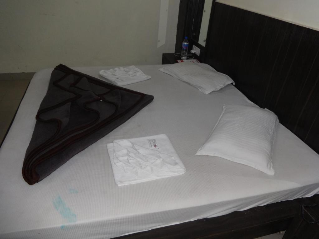 Hotel Surya Plaza Yeni Delhi Dış mekan fotoğraf