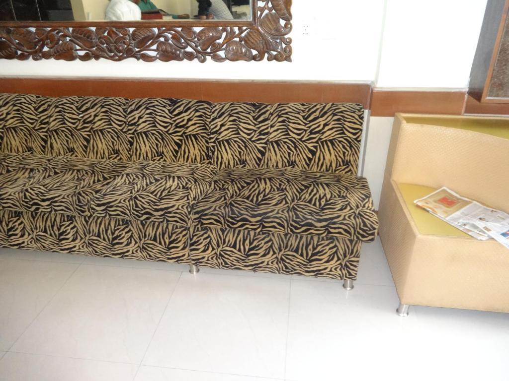 Hotel Surya Plaza Yeni Delhi Dış mekan fotoğraf