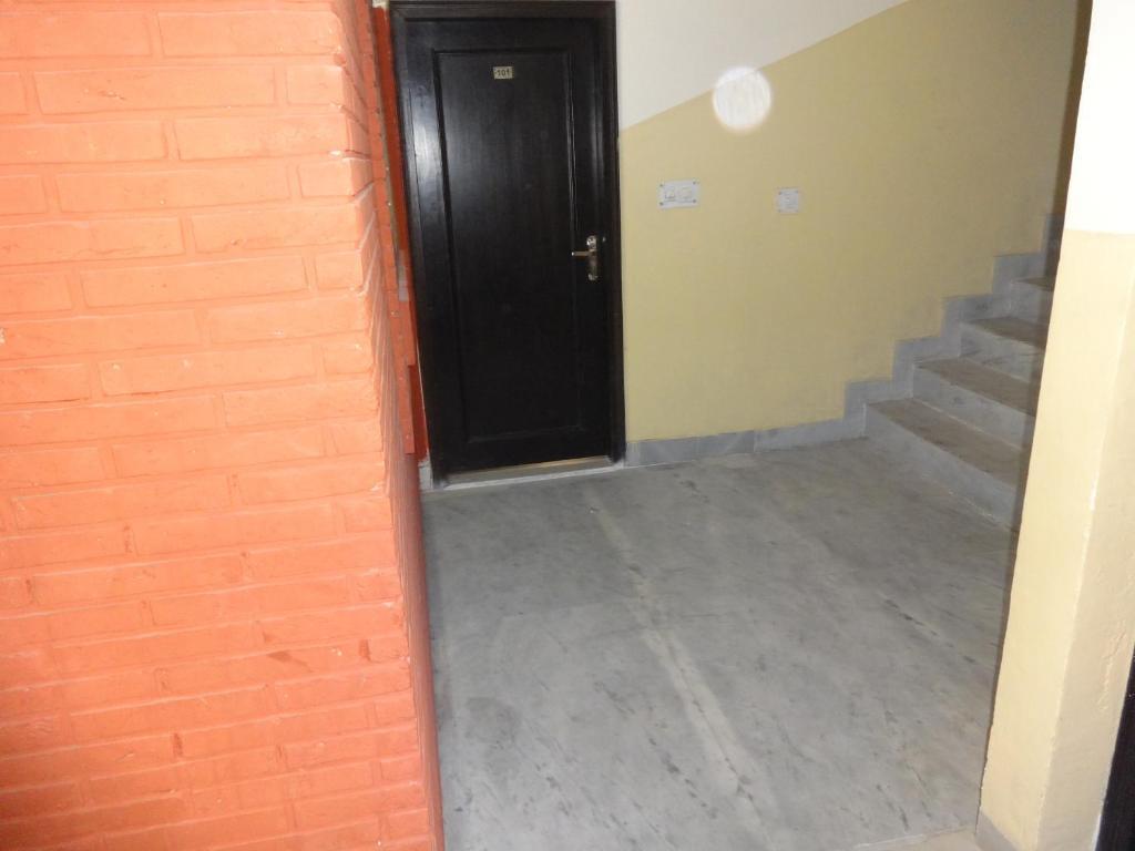 Hotel Surya Plaza Yeni Delhi Dış mekan fotoğraf